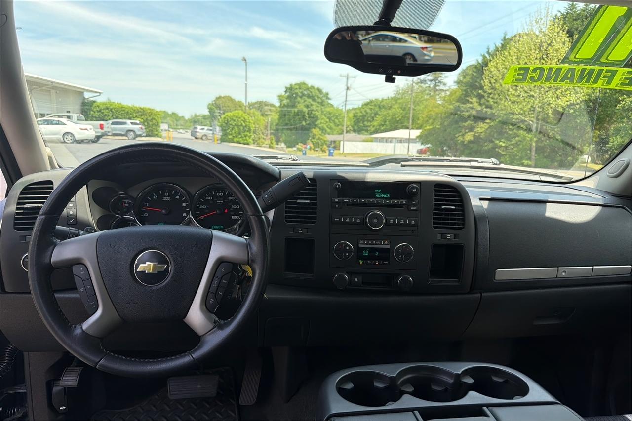 Chevrolet Silverado 1500 1LT Crew Cab 2WD 2011