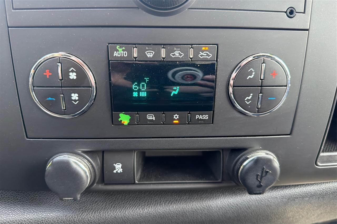 Chevrolet Silverado 1500 1LT Crew Cab 2WD 2011