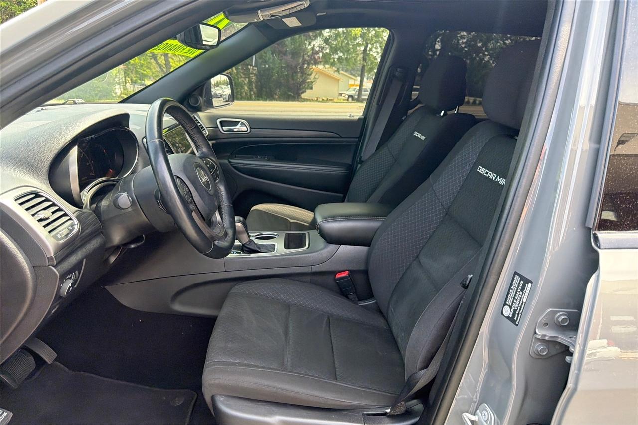 Jeep Grand Cherokee Laredo 4D SUV RWD 2021