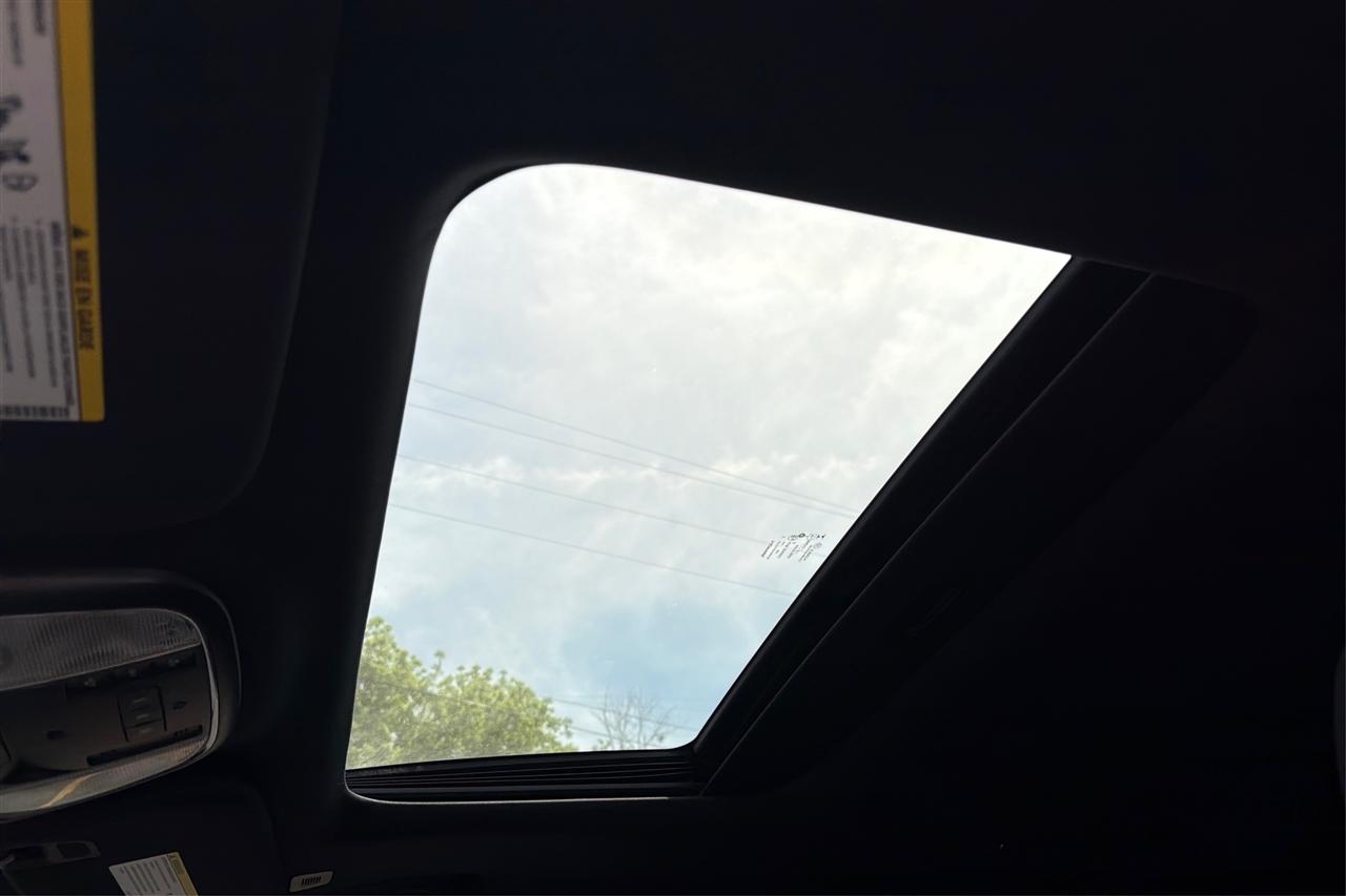 Jeep Grand Cherokee Laredo 4D SUV RWD 2021