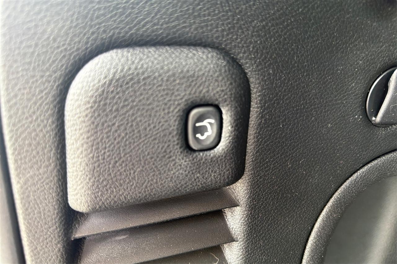 Jeep Grand Cherokee Laredo 4D SUV RWD 2021