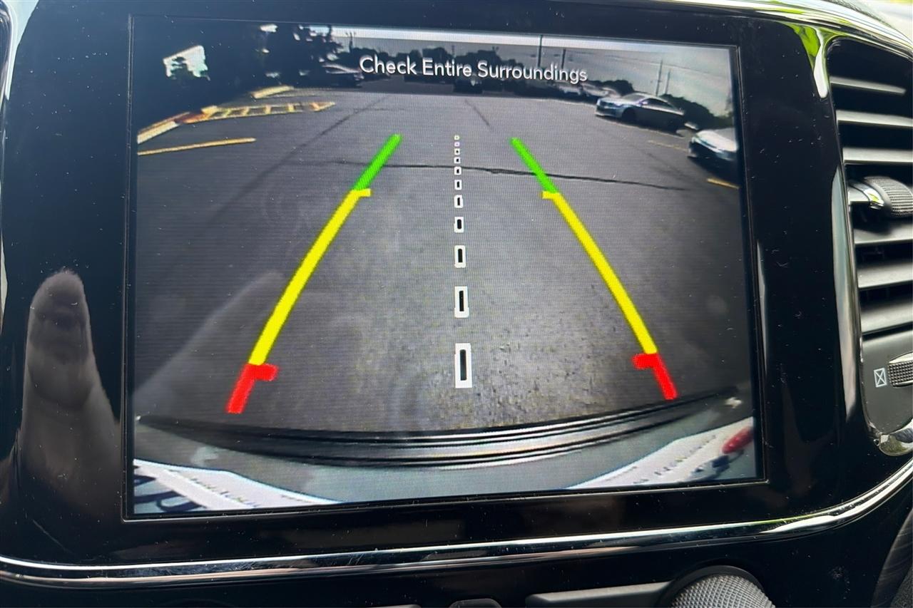 Jeep Grand Cherokee Laredo 4D SUV RWD 2021