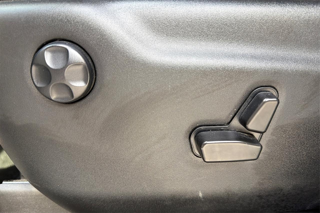 Jeep Grand Cherokee Laredo 4D SUV RWD 2021