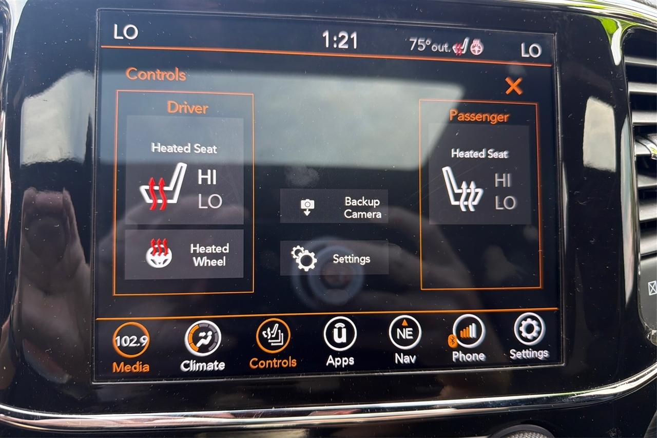 Jeep Grand Cherokee Laredo 4D SUV RWD 2021