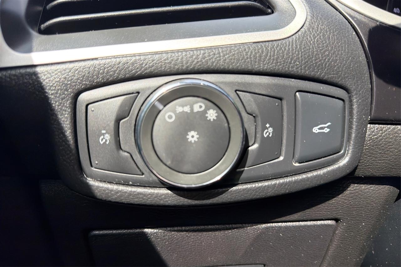 Ford Edge SEL 4D SUV FWD 2016