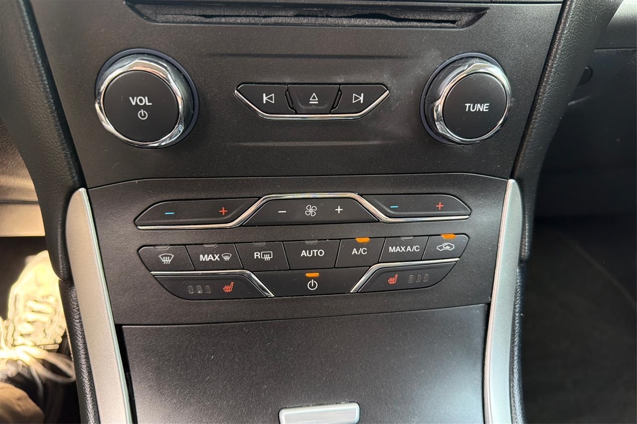 Ford Edge SEL 4D SUV FWD 2016