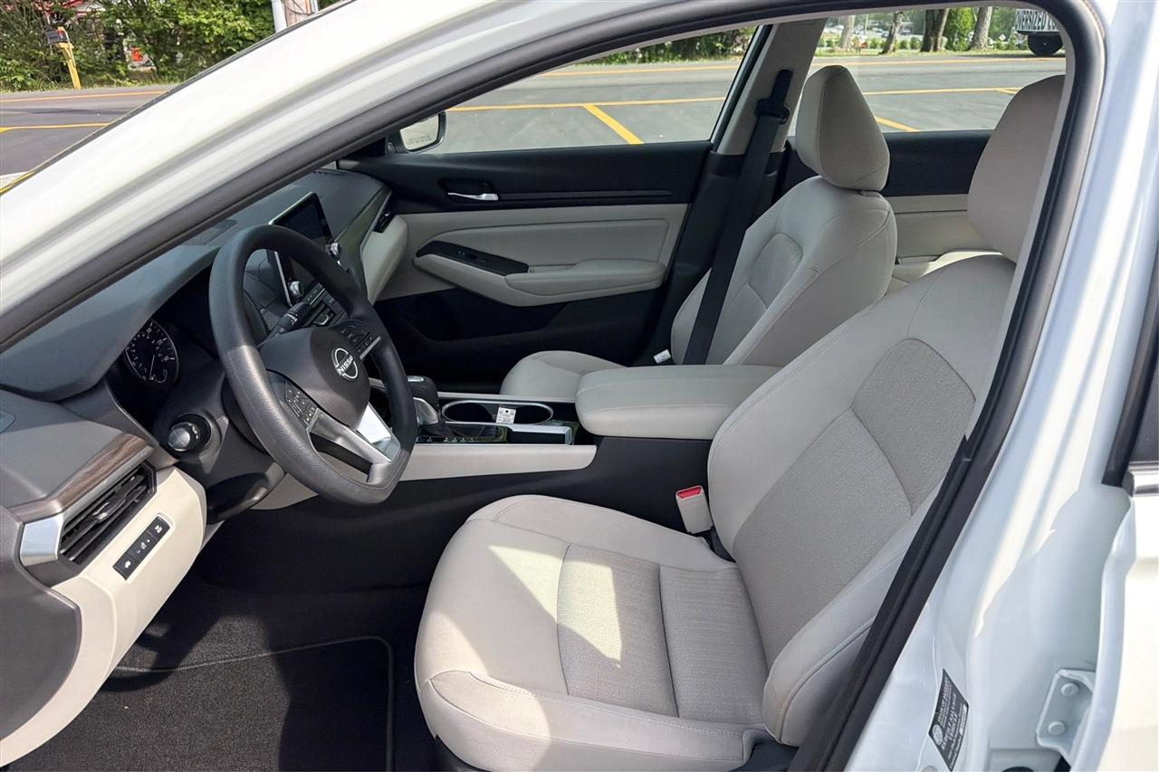 Nissan Altima SV 4D Sedan 2.5 2024