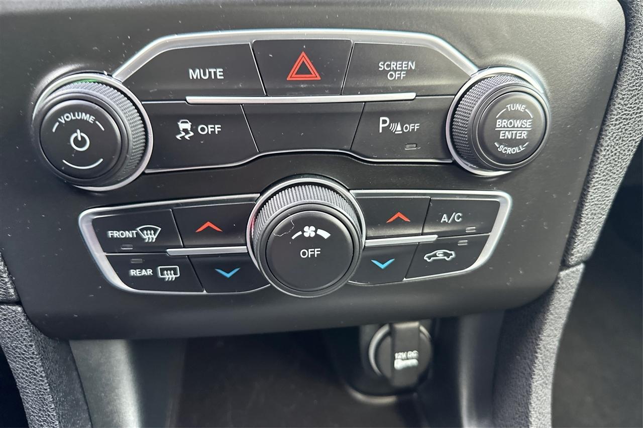 Dodge Challenger SXT 2D Coupe 2022