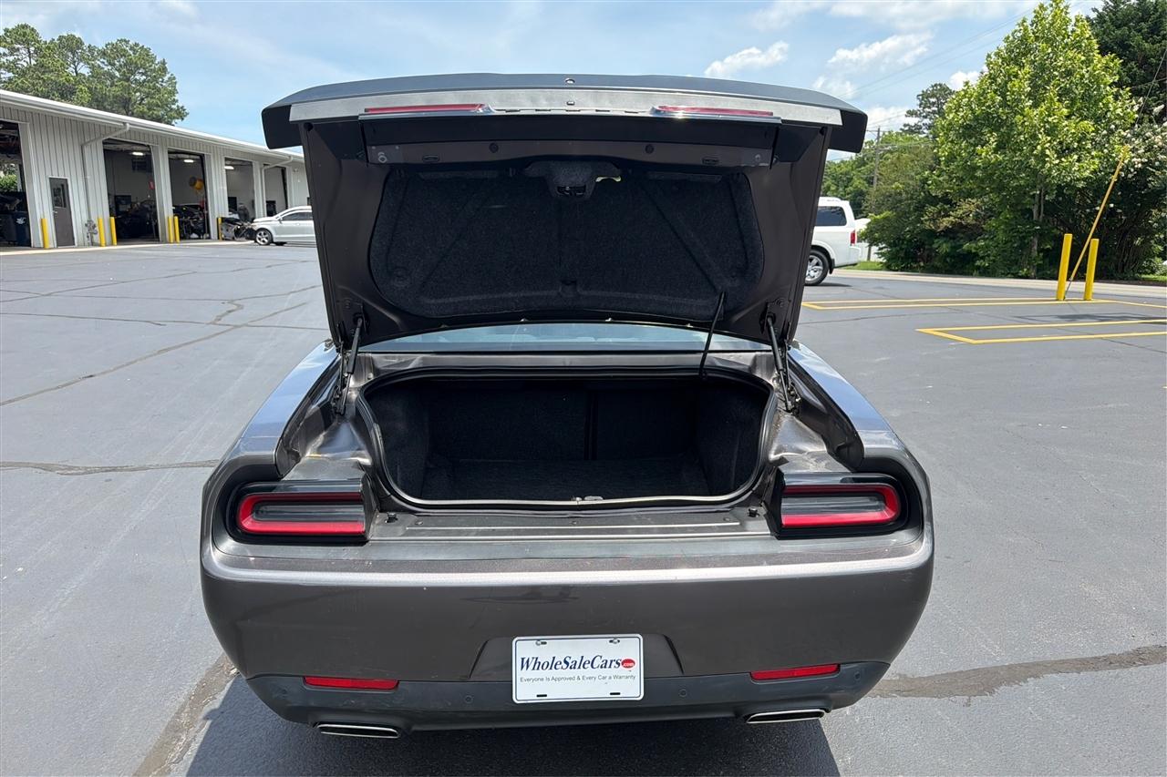 Dodge Challenger SXT 2D Coupe 2022