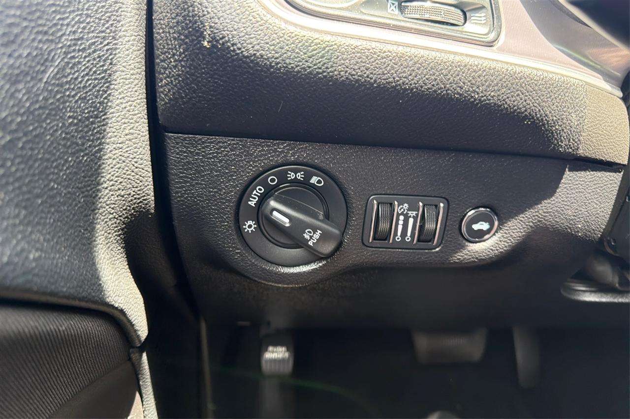 Dodge Challenger SXT 2D Coupe 2022