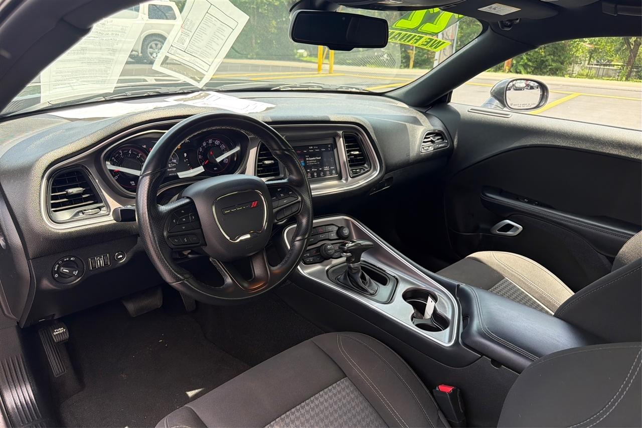 Dodge Challenger SXT 2D Coupe 2022