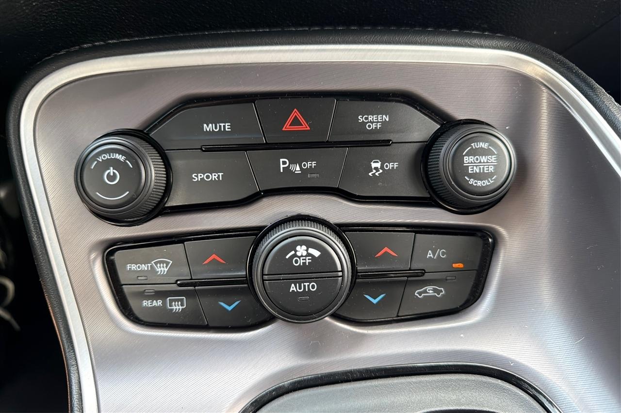 Dodge Challenger SXT 2D Coupe 2022
