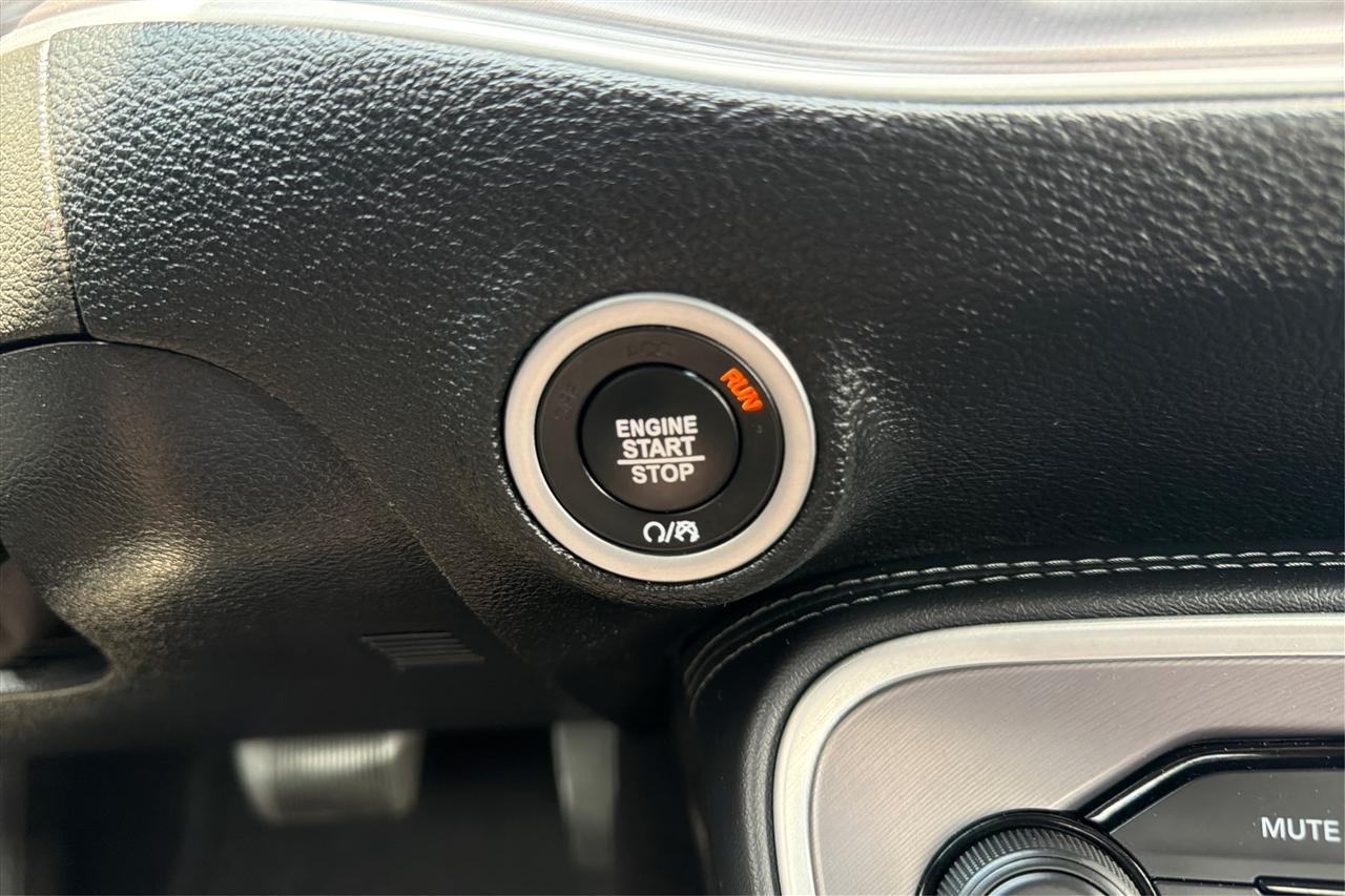 Dodge Challenger SXT 2D Coupe 2022
