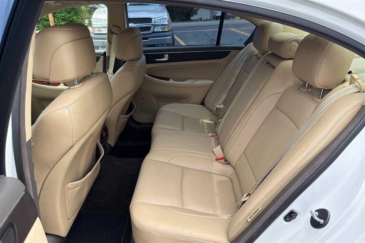Hyundai Genesis 3.8L V6 4D Sedan 2012