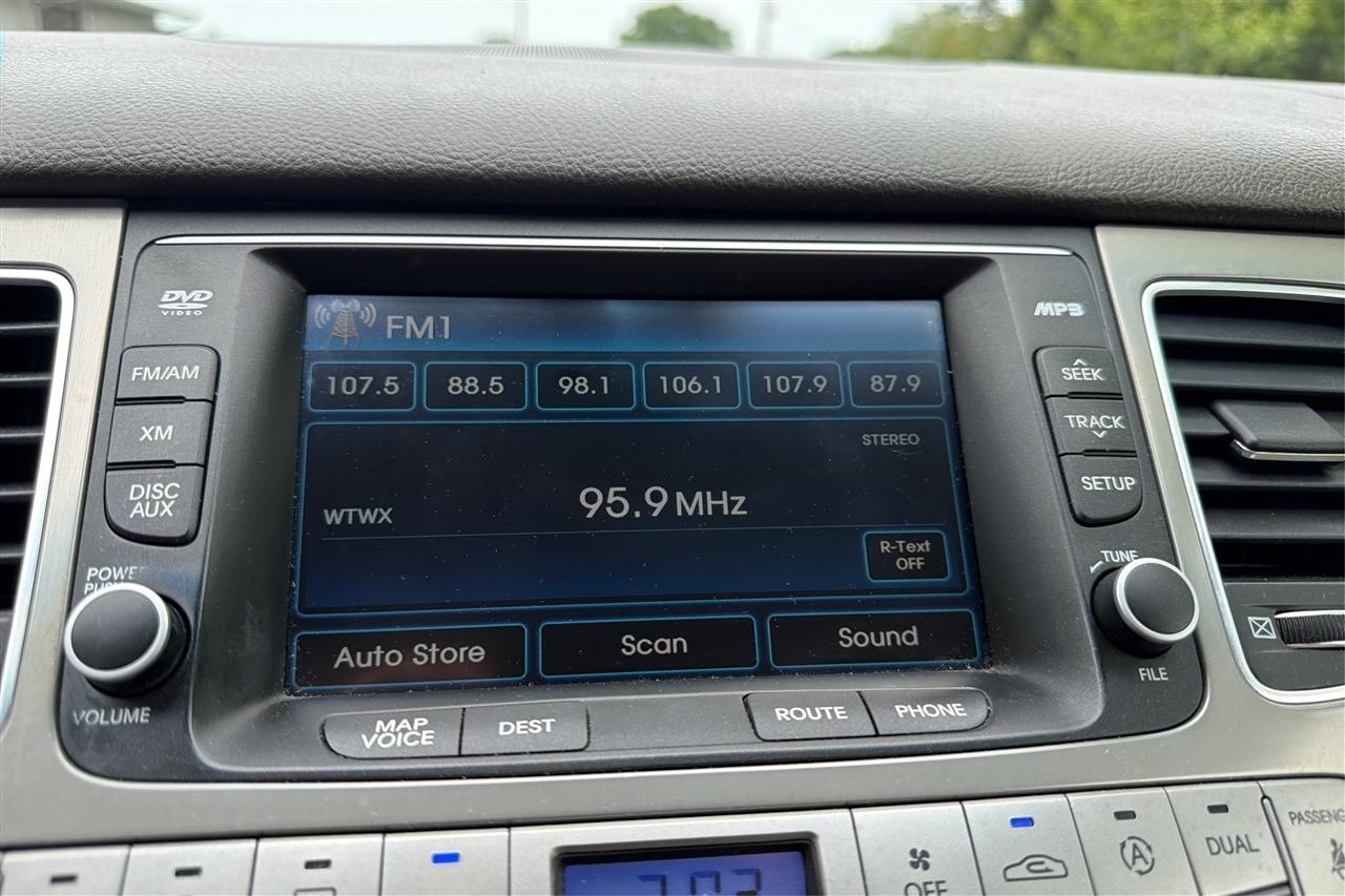Hyundai Genesis 3.8L V6 4D Sedan 2012