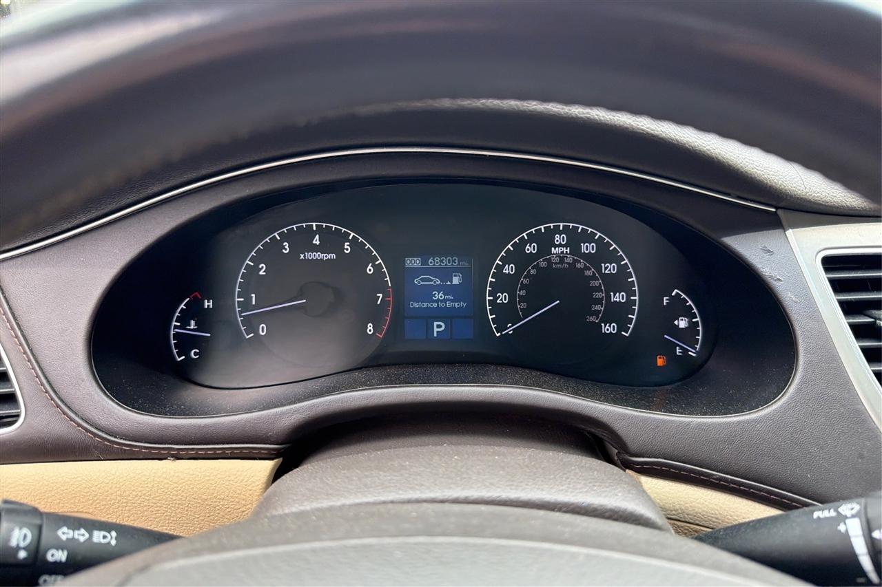 Hyundai Genesis 3.8L V6 4D Sedan 2012