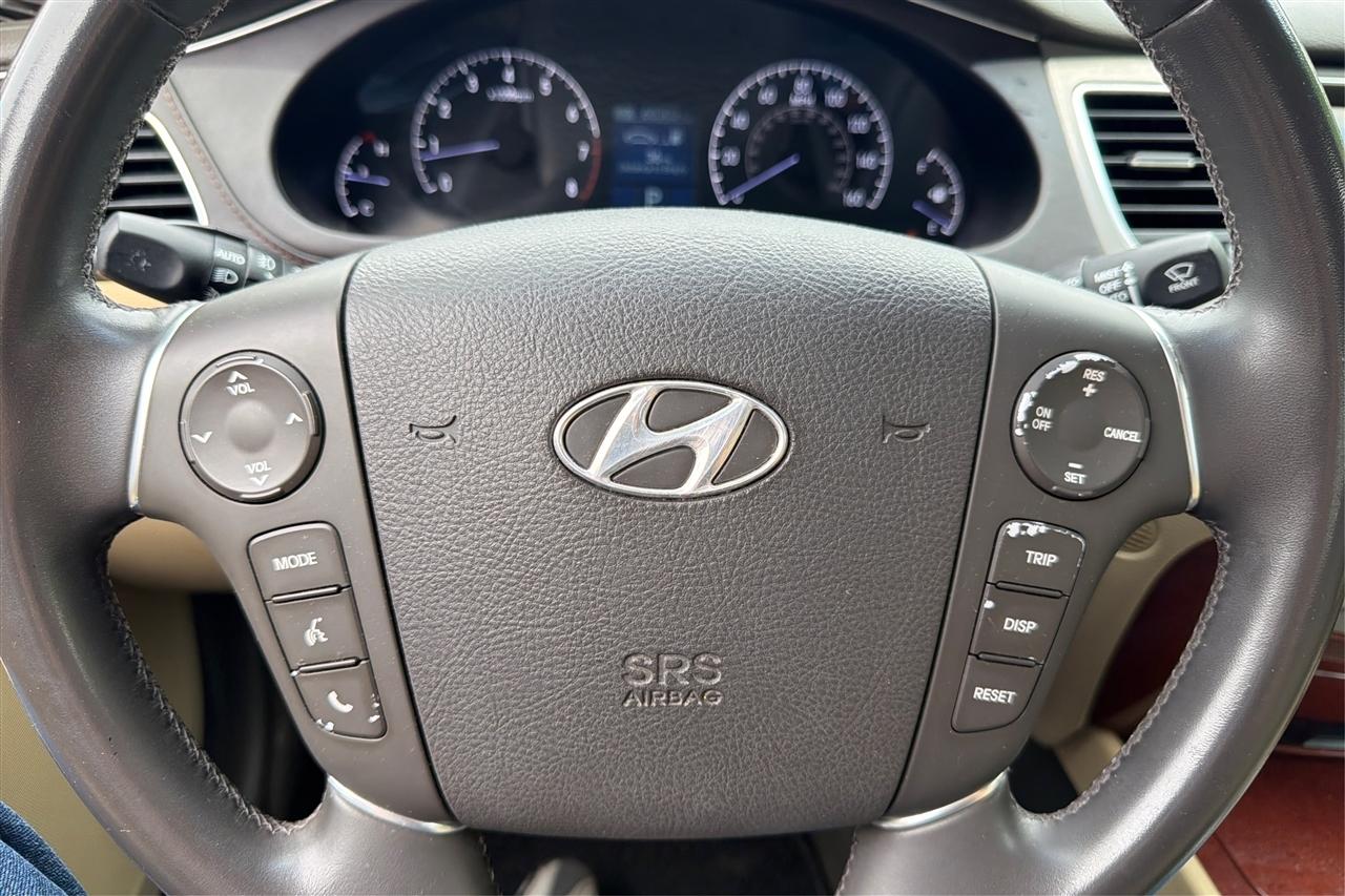Hyundai Genesis 3.8L V6 4D Sedan 2012
