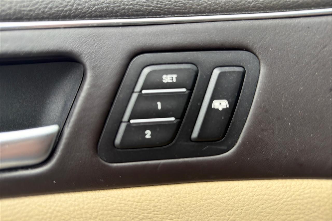 Hyundai Genesis 3.8L V6 4D Sedan 2012