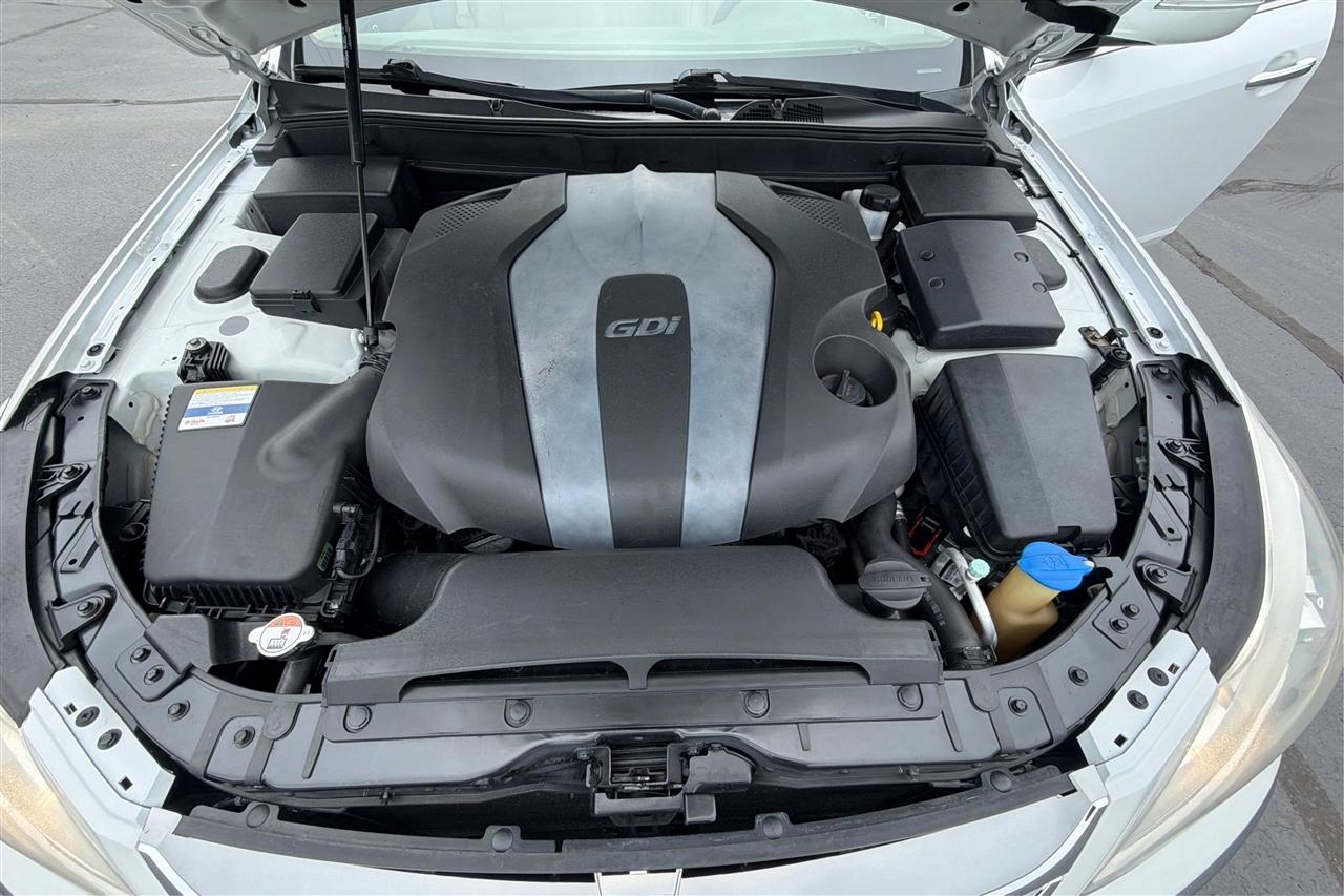 Hyundai Genesis 3.8L V6 4D Sedan 2012