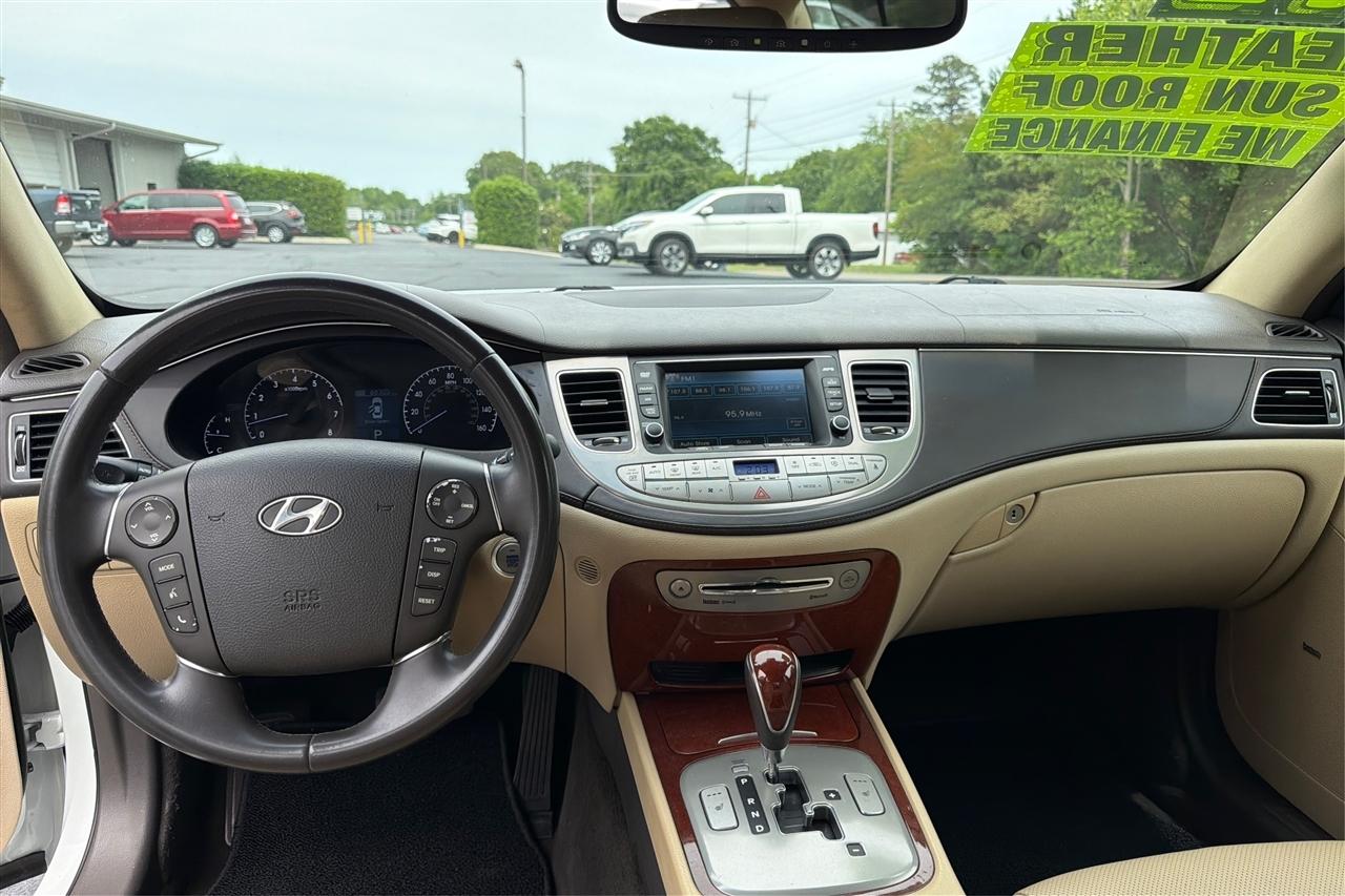 Hyundai Genesis 3.8L V6 4D Sedan 2012