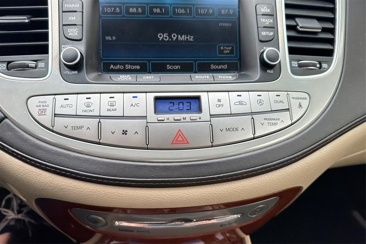Hyundai Genesis 3.8L V6 4D Sedan 2012