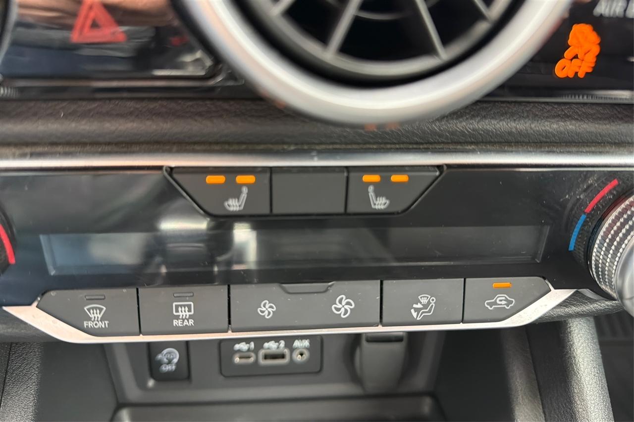 Nissan Sentra SR 4D Sedan 2025