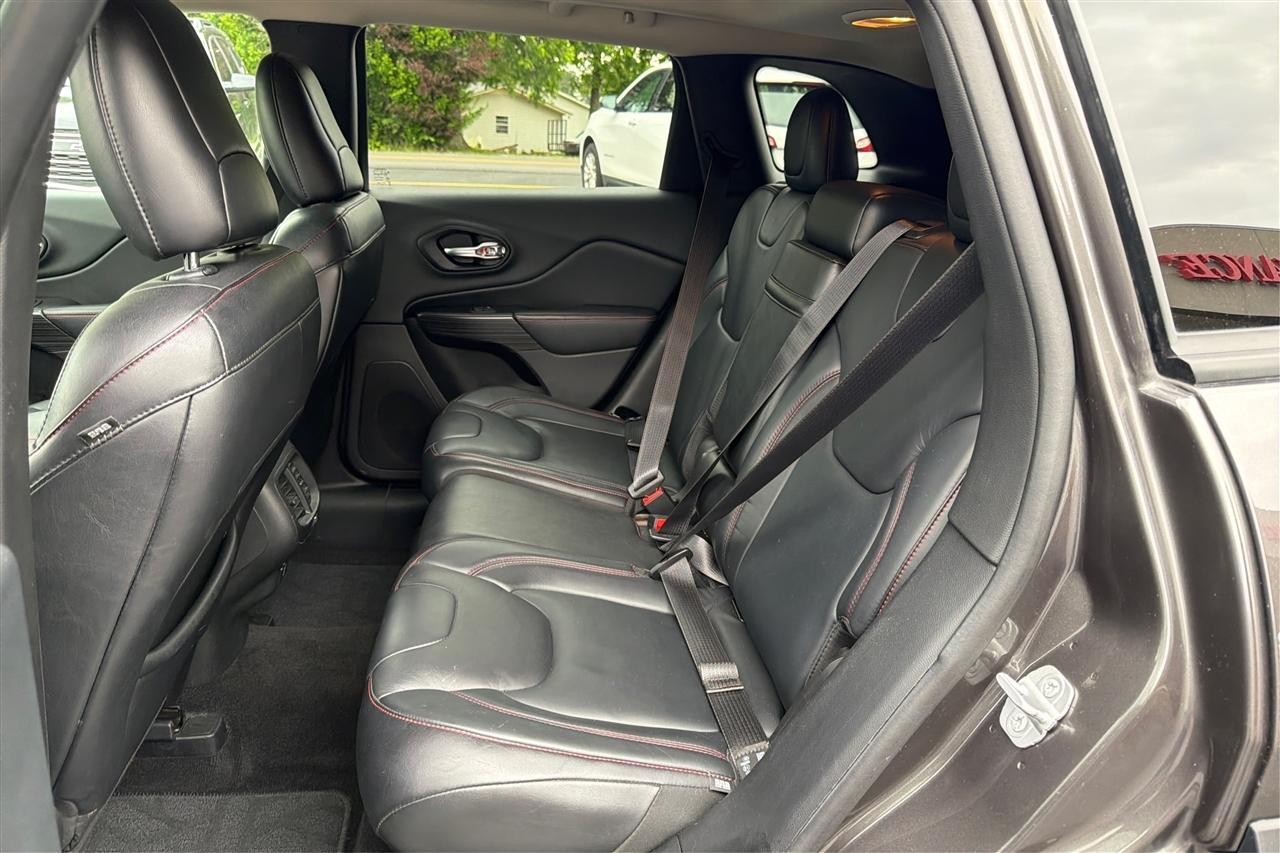 Jeep Cherokee Trailhawk 4D SUV 4WD 2014
