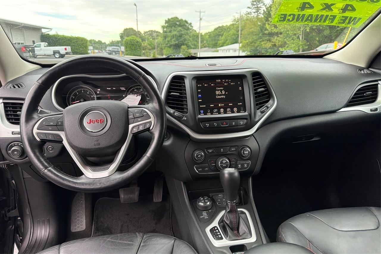 Jeep Cherokee Trailhawk 4D SUV 4WD 2014