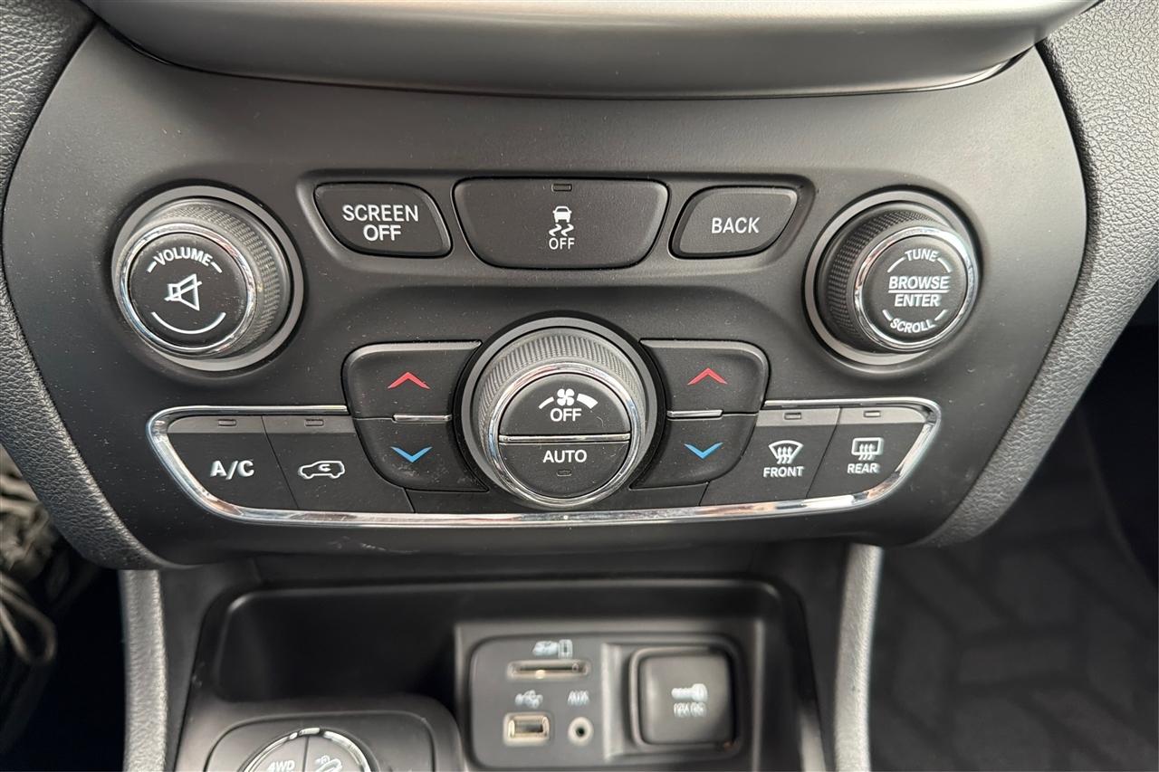 Jeep Cherokee Trailhawk 4D SUV 4WD 2014