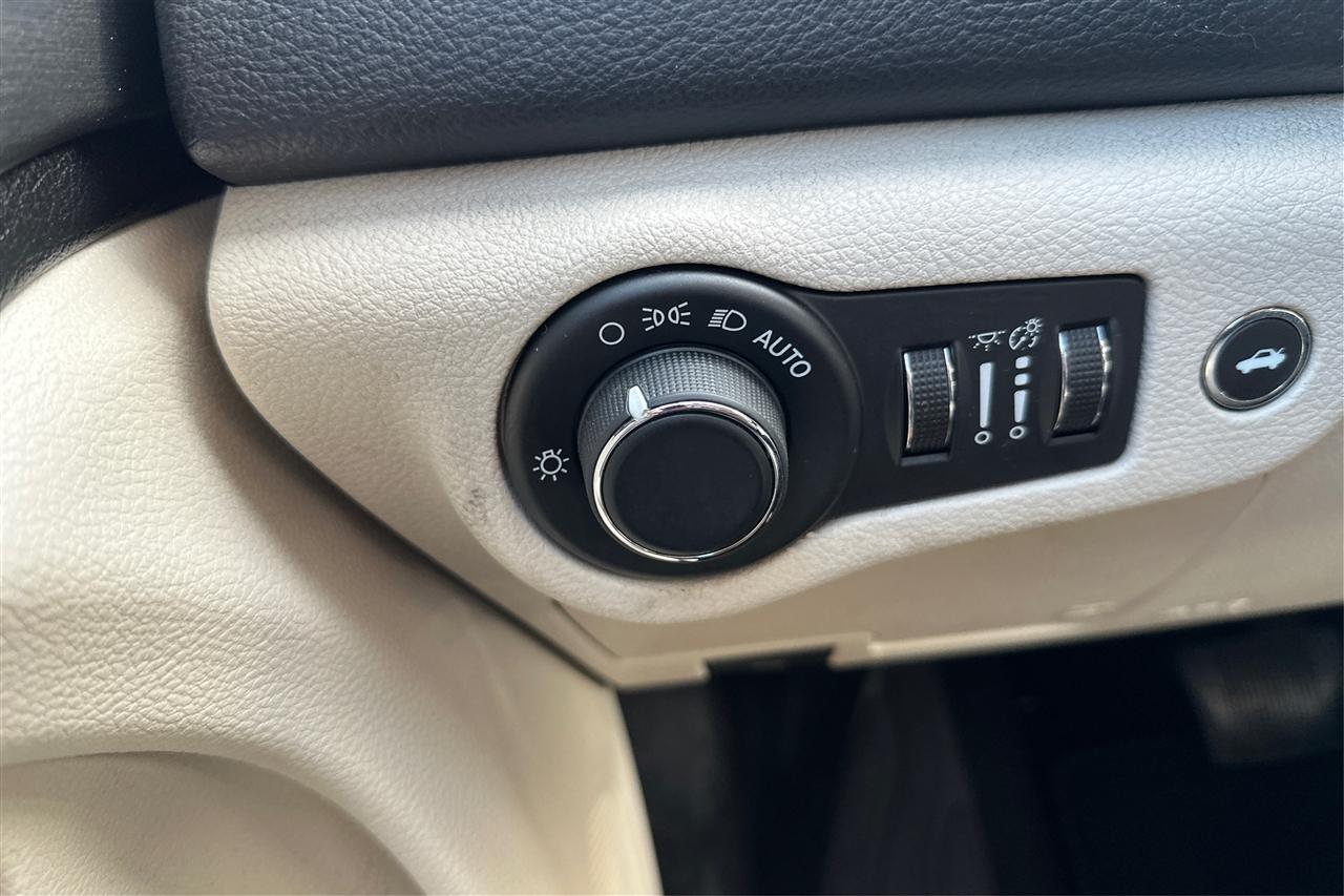 Chrysler 200 Limited 4D Sedan 2015