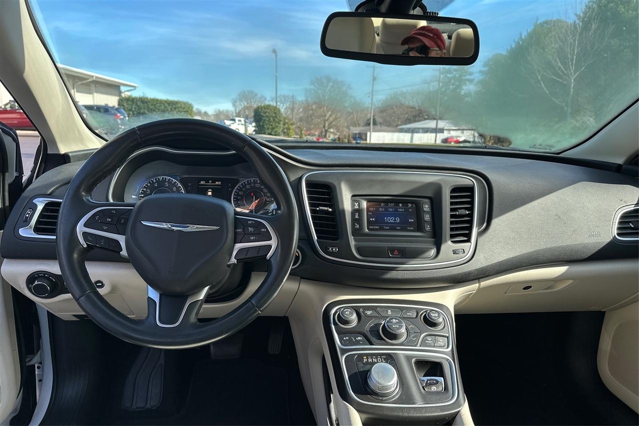 Chrysler 200 Limited 4D Sedan 2015