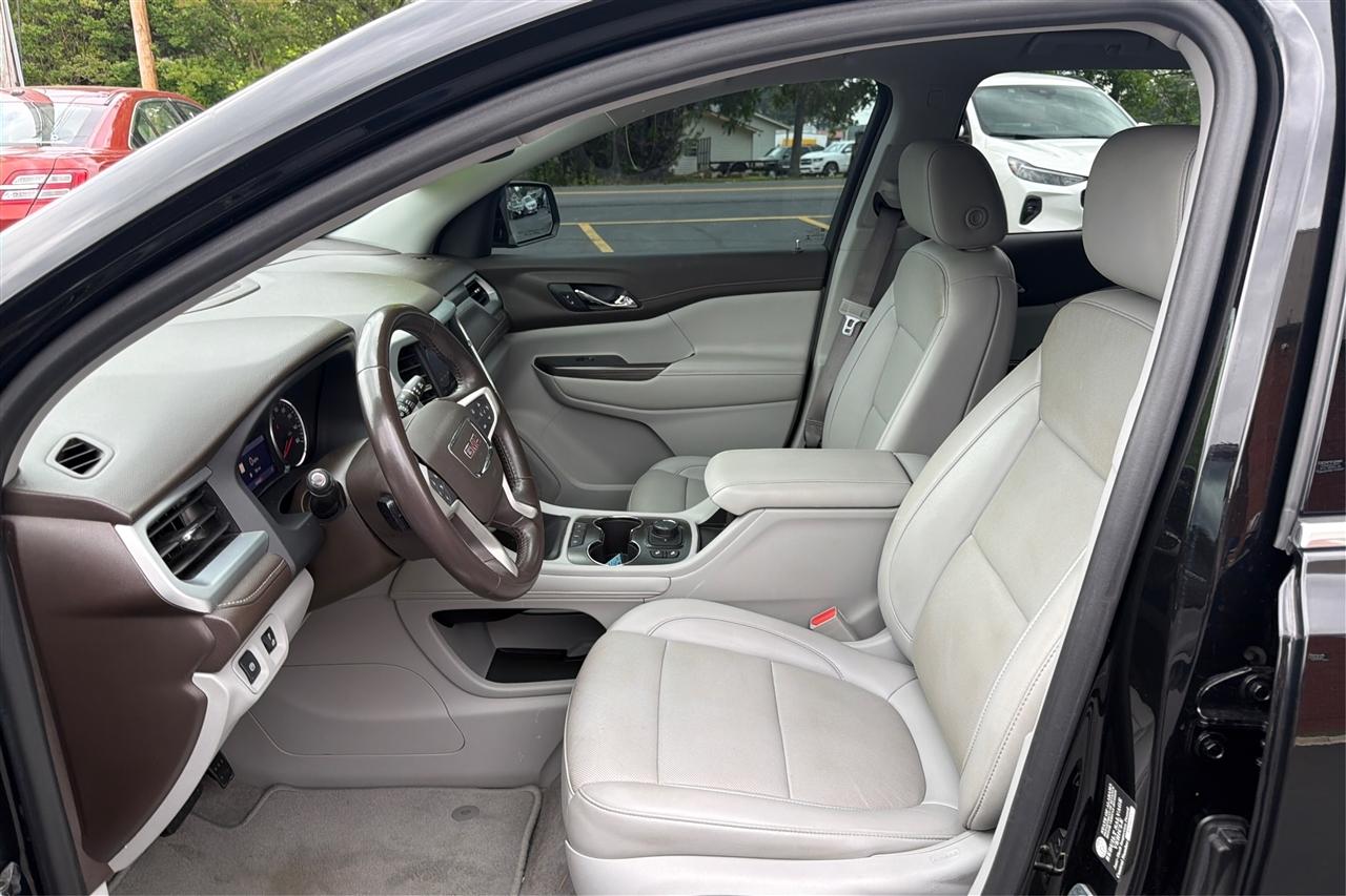 GMC Acadia SLT 4D SUV FWD 2021