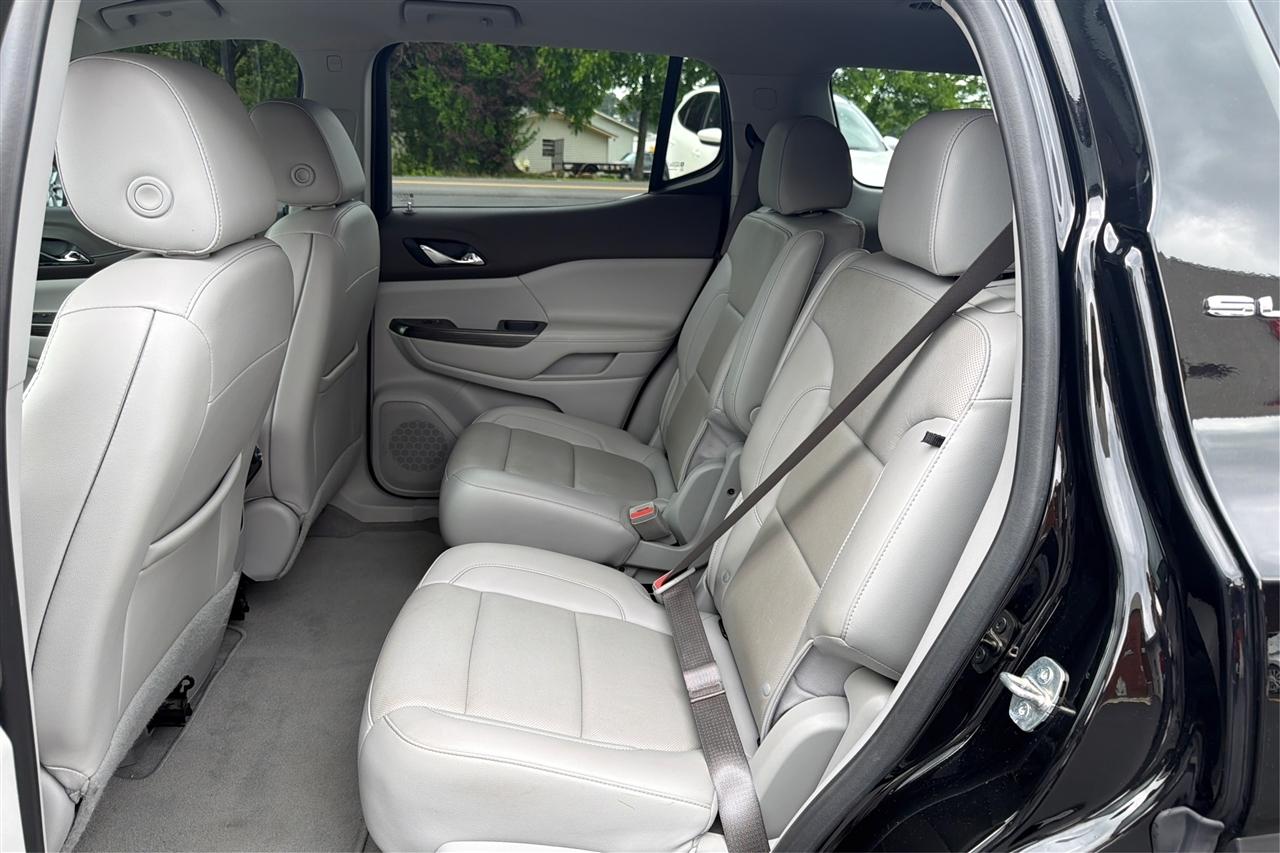 GMC Acadia SLT 4D SUV FWD 2021
