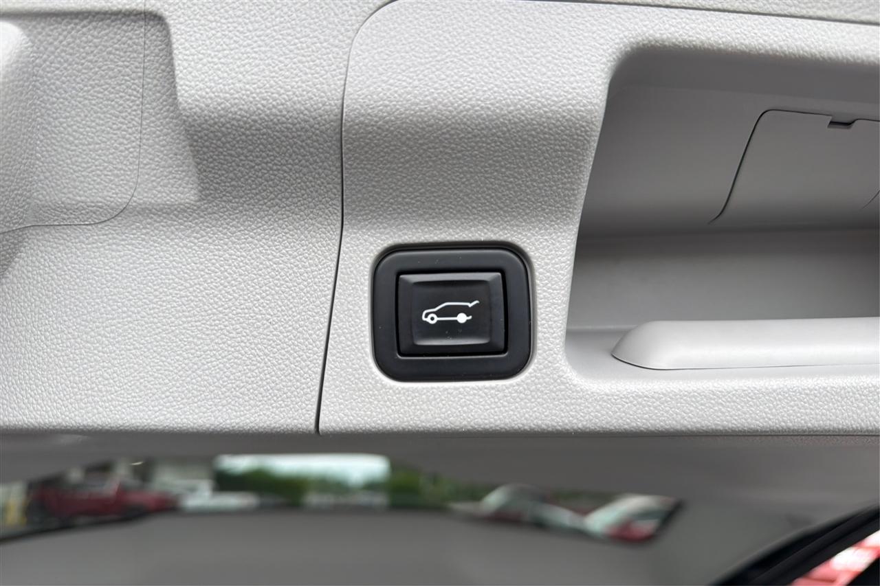 GMC Acadia SLT 4D SUV FWD 2021