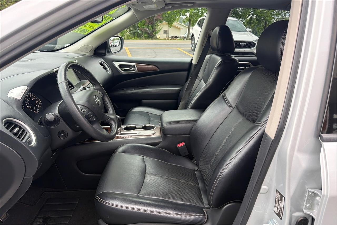 Nissan Pathfinder Platinum 4D SUV FWD 2020