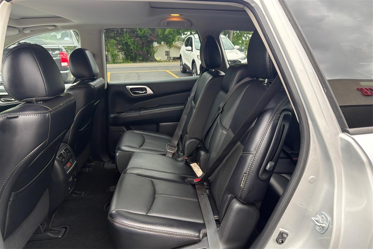 Nissan Pathfinder Platinum 4D SUV FWD 2020