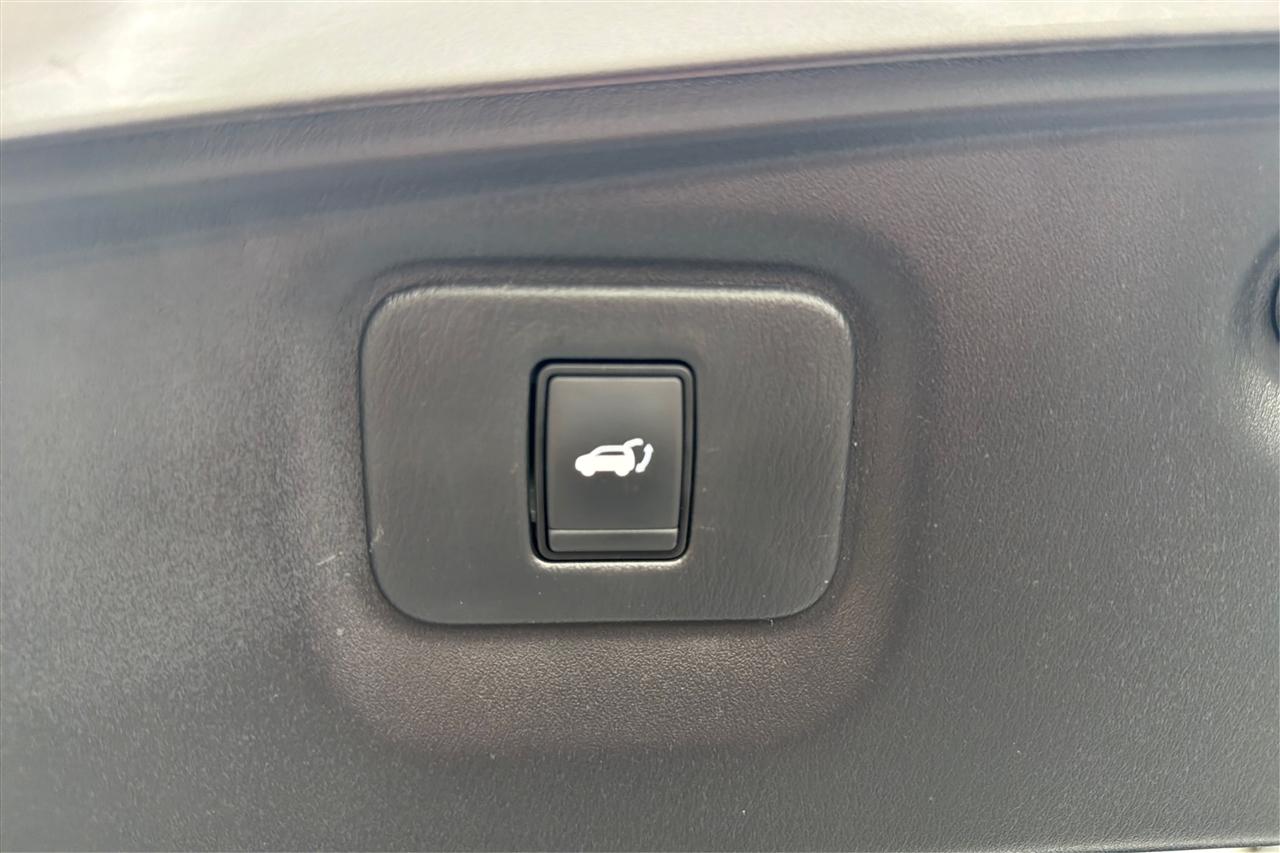 Nissan Pathfinder Platinum 4D SUV FWD 2020