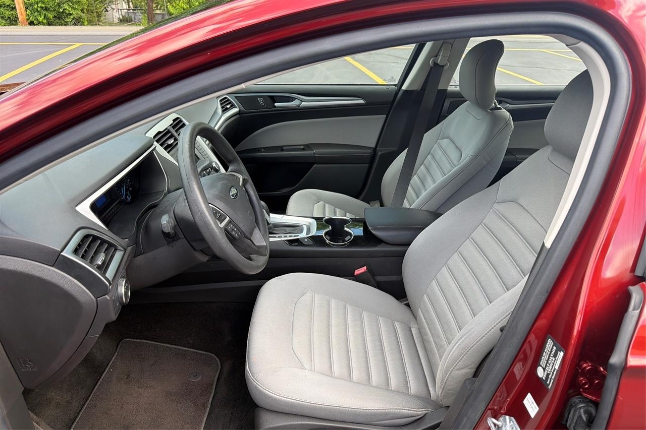 Ford Fusion S 4D Sedan 2014