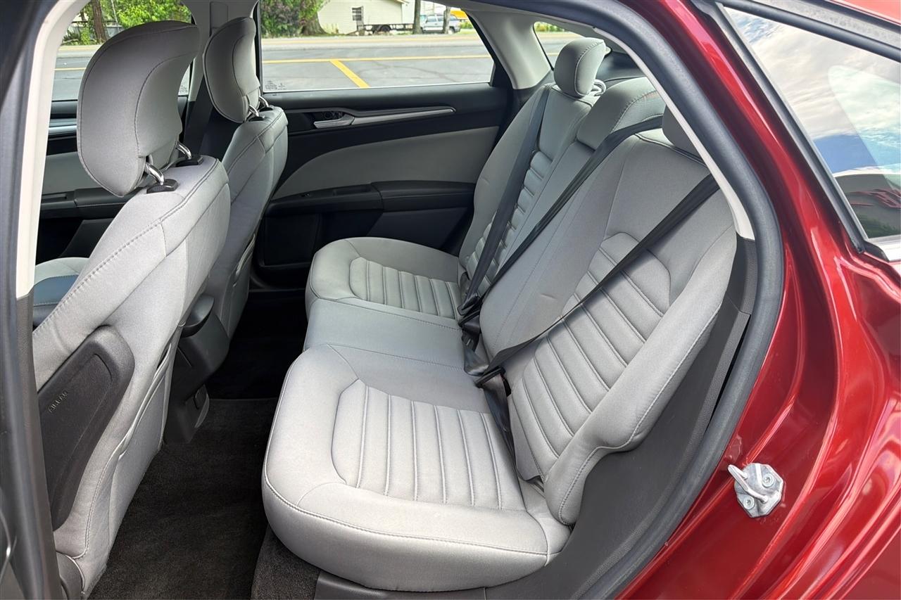 Ford Fusion S 4D Sedan 2014