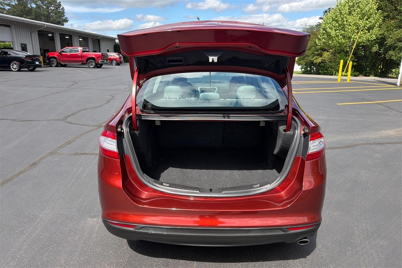 Ford Fusion S 4D Sedan 2014