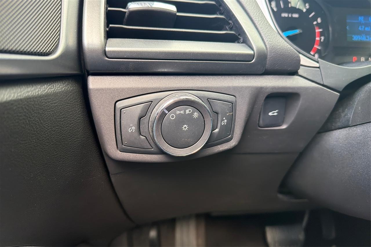 Ford Fusion S 4D Sedan 2014