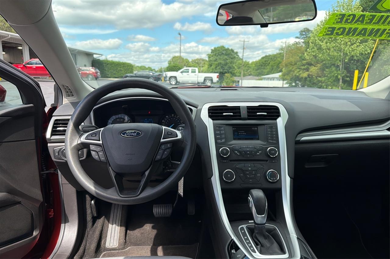 Ford Fusion S 4D Sedan 2014
