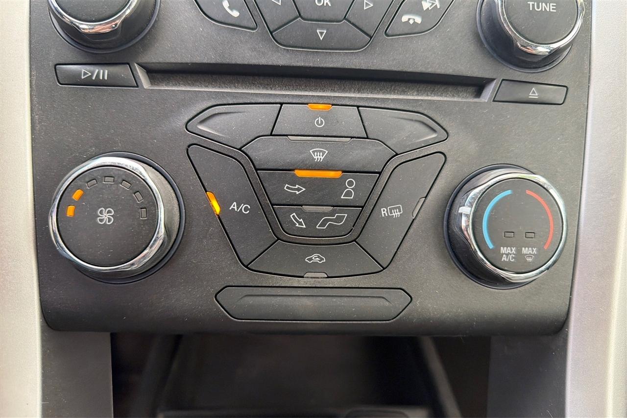Ford Fusion S 4D Sedan 2014