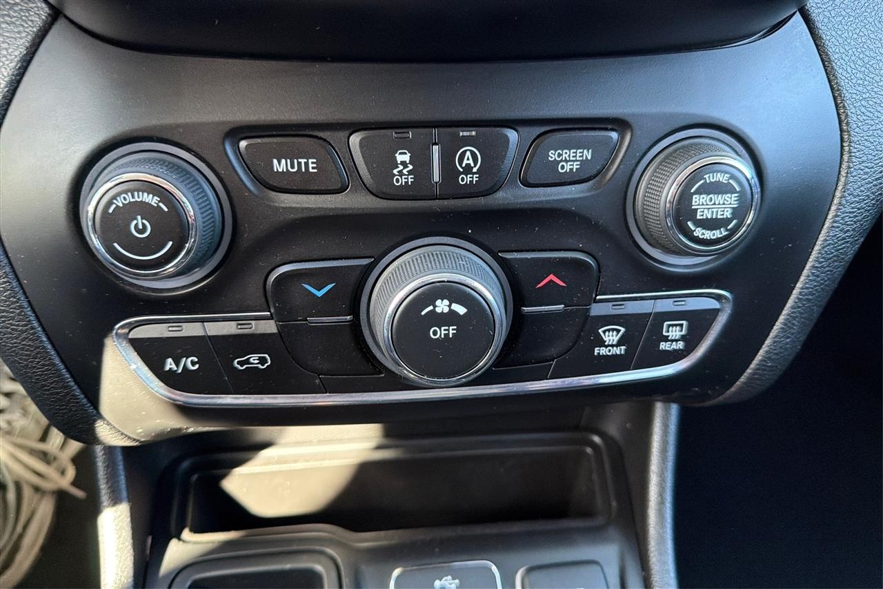 Jeep Cherokee Latitude 4D SUV FWD 2019