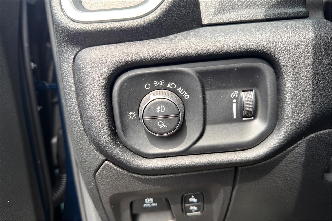 RAM 1500 Big Horn Quad Cab 2WD SWB 2022