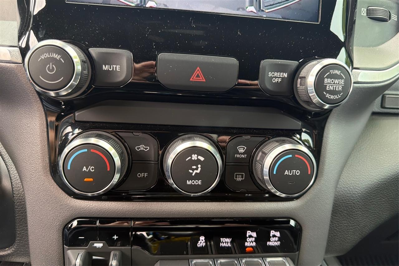 RAM 1500 Big Horn Quad Cab 2WD SWB 2022