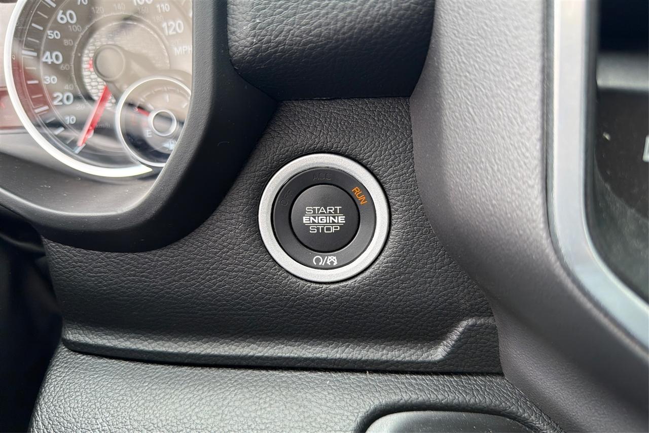 RAM 1500 Big Horn Quad Cab 2WD SWB 2022