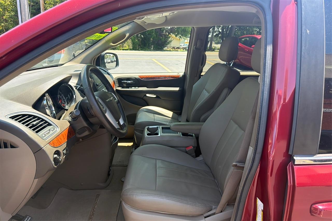 Chrysler Town & Country Touring Wagon LWB 2015