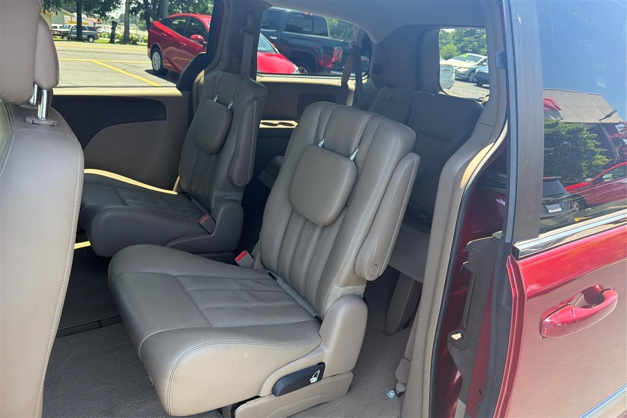 Chrysler Town & Country Touring Wagon LWB 2015