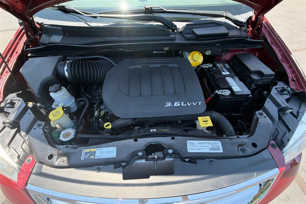 Chrysler Town & Country Touring Wagon LWB 2015